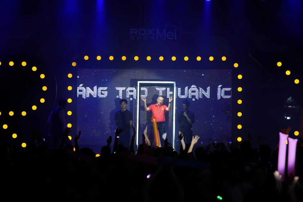 Màn ảo thuật xuất hiện VIP của công ty Rox 