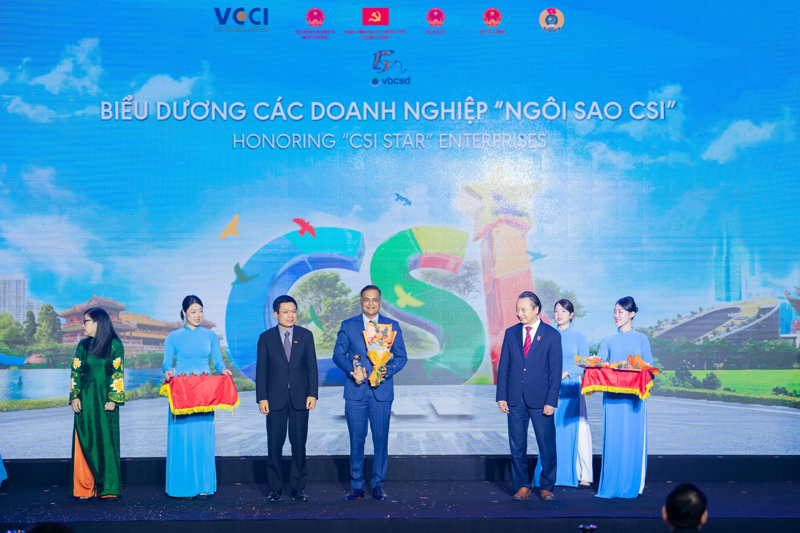 Lãnh đạo cấp cao tham dự sự kiện