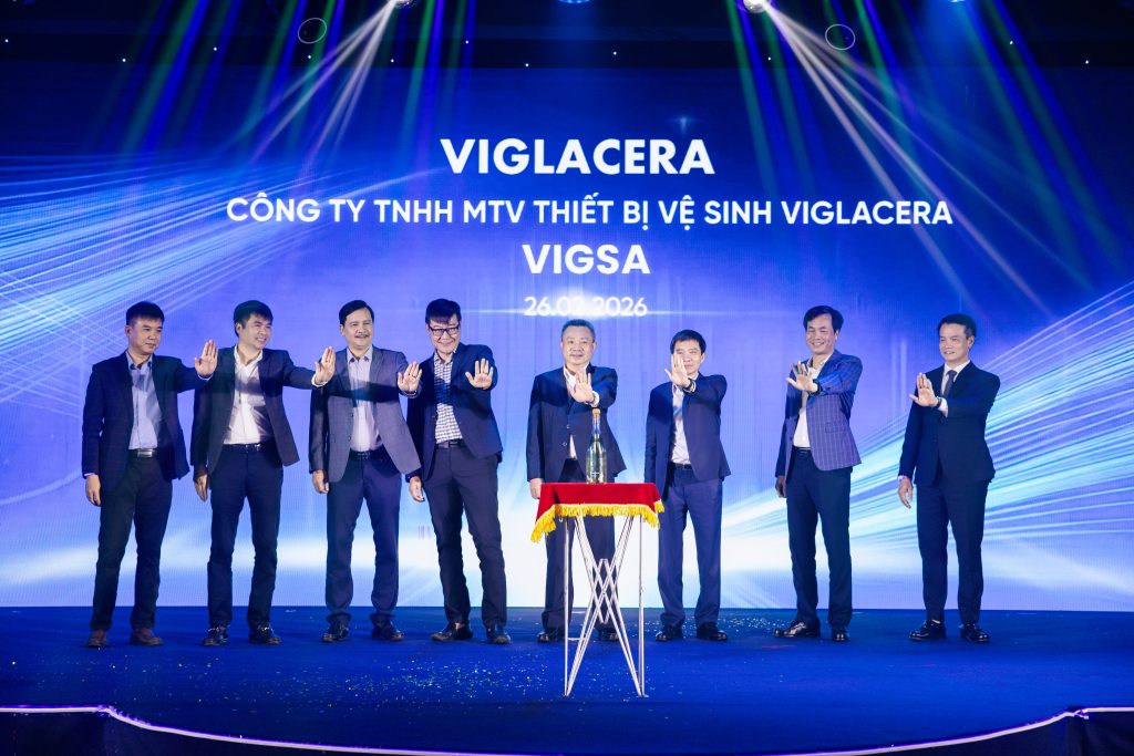 Nghi thức khai tiệc - Ảo thuật bật nút champagne không chạm