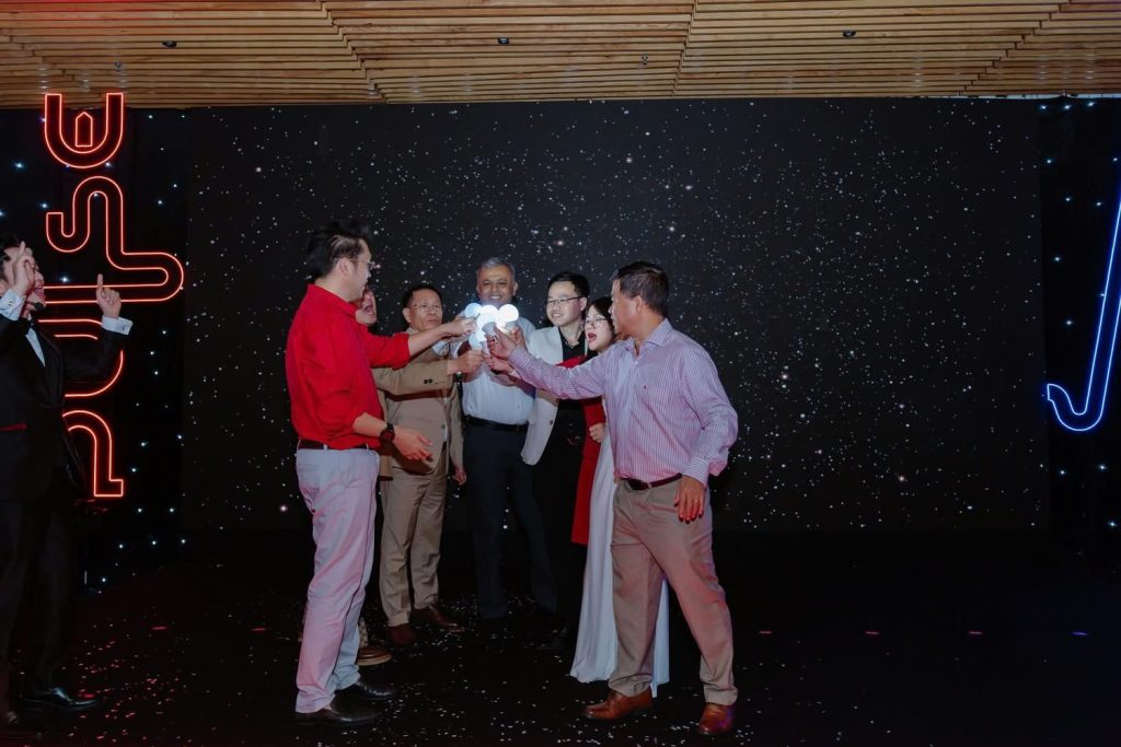 Ảo thuật gia Nhã KT biểu diễn Key moment cho sự kiện Group SEB