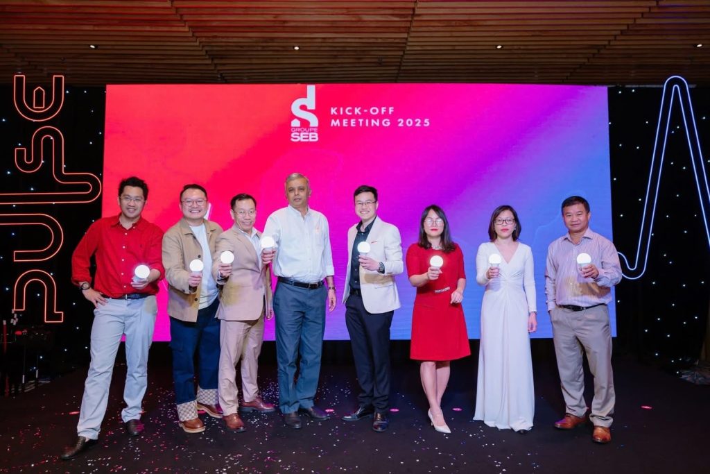 Ảo thuật gia Nhã KT biểu diễn Key moment cho sự kiện Group SEB