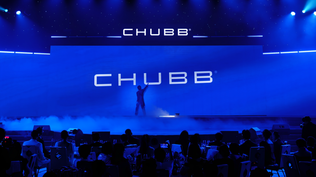 Ảo Thuật Gia Nhã KT Biểu Diễn Ảo Thuật Tương Tác Led Key Moment Cho Sự Kiện Của Chubb Life