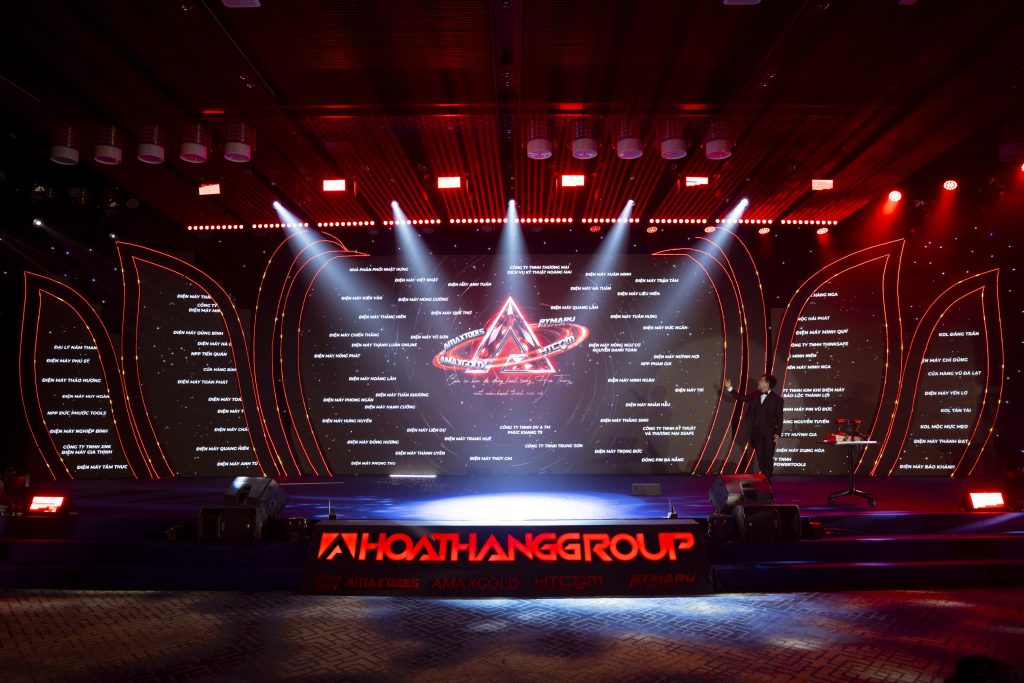ATG Nhã KT Wowmagic biểu diễn ảo thuật tương tác màn hình LED cho sự kiện của Hòa Thắng Group